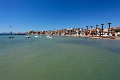 Piso 4 habitaciones 2 baños planta baja, 200 metros de la playa