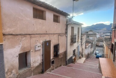 Casa para reformar en su totalidad.