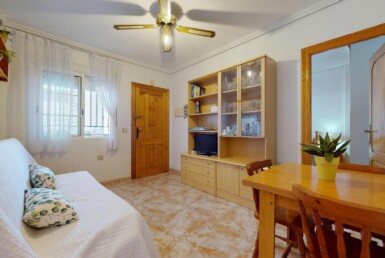 Acogedor bungalow planta alta a solo unos metros del Mar Menor, con aparcamiento.