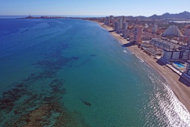 Se vende piso en las Nuevas Sirenas en La Manga del Mar Menor con vistas al Mar Mediterráneo