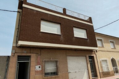 Dos casas por le precio de una en las Torres de Cotillas, con terraza de mas de 100 m2.