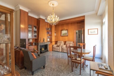 Amplia Vivienda con bajo, Jardín, y grandes posibilidades de adaptarla a tu estilo