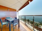 Exclusivo piso en primera línea, con vistas panorámicas al Mar Menor, de dos dormitorios y garaje
