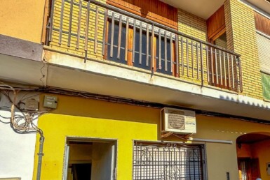 Piso a REFORMAR INTEGRALMENTE en 1era planta