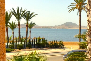 Venta de chalet en La Manga de 615 m2 de parcela en el Km 2,5