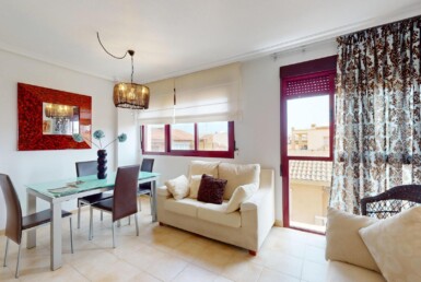 Ático dúplex de 3 dormitorios con terraza solarium y garaje a unos metros de Mar Menor