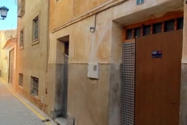 Casa a reformar integralmente de 3 alturas en el centro de Mula.