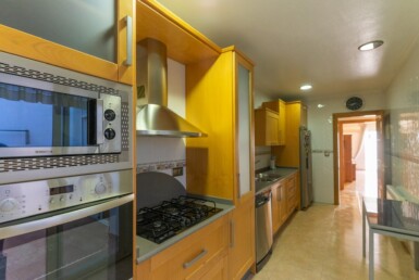 Espectacular Triplex Independiente con Amplios Espacios y Balcones