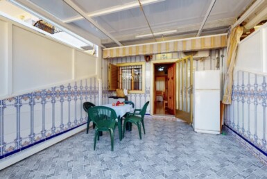 Dúplex de tres dormitorios con amplio jardín y garaje en San Pedro del Pinatar