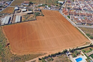 Se vende finca de 25100 m2 con casa y almacen